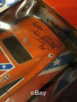 Signed! DUKES OF HAZZARD 1969 CHARGER GENERAL LEE 118 SCALE AMERICAN MUSCLE