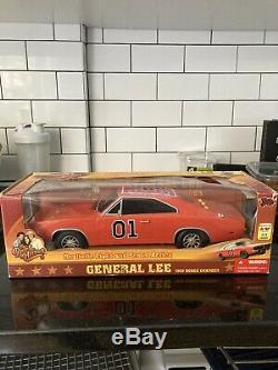 The Dukes Of Hazzard GENERAL LEE 1969 Dodge Charger 118 Silver Sceen New