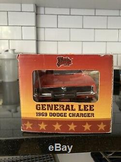 The Dukes Of Hazzard GENERAL LEE 1969 Dodge Charger 118 Silver Sceen New