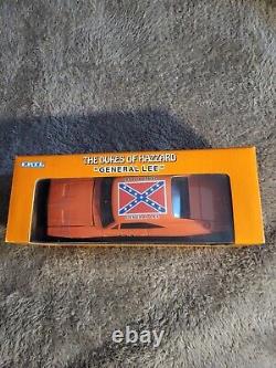 The Dukes Of Hazzard General Lee ERTL 1969 Dodge Charger die cast 125 scale