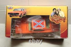 The Dukes of Hazzard 125 Scale General Lee 1969 Dodge Charger Joy Ride