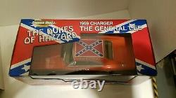 The Dukes of Hazzard THE GENERAL LEE American Muscle 118 scale Car with FLAG