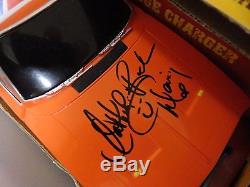 @@ ULTRA RARE The Dukes Of Hazzard GENERAL LEE w 3 AUTHENTIC AUTOGRAPHS! @@