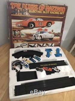 VINTAGE DUKES OF HAZZARD ELECTRIC SLOT CAR RACING SET IDEAL 1980s Track