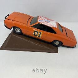 Vintage 1981 ERTL Tin General General Lee with Original Dirt Ramp (RARE)