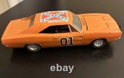 Vintage 1981 Ertl Dukes of Hazzard General Lee Car Die-Cast Metal 124 Scale