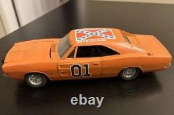 Vintage 1981 Ertl Dukes of Hazzard General Lee Car Die-Cast Metal 124 Scale