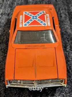 Vintage 1981 Ertl Dukes of Hazzard General Lee Car Die-Cast Metal 124 Scale