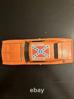 Vintage 1981 Ertl Dukes of Hazzard General Lee Car Die-Cast Metal 124 Scale