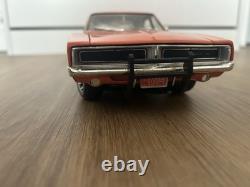 Vintage Ertl 1/18 Dukes of Hazzard General Lee With Bonus Complete 2nd Seasson DVD