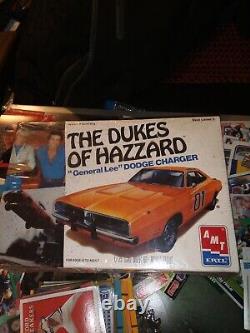 Vintage The Dukes of Hazzard ERTL AMT General Lee Dodge Charger 1/25 Model Kit